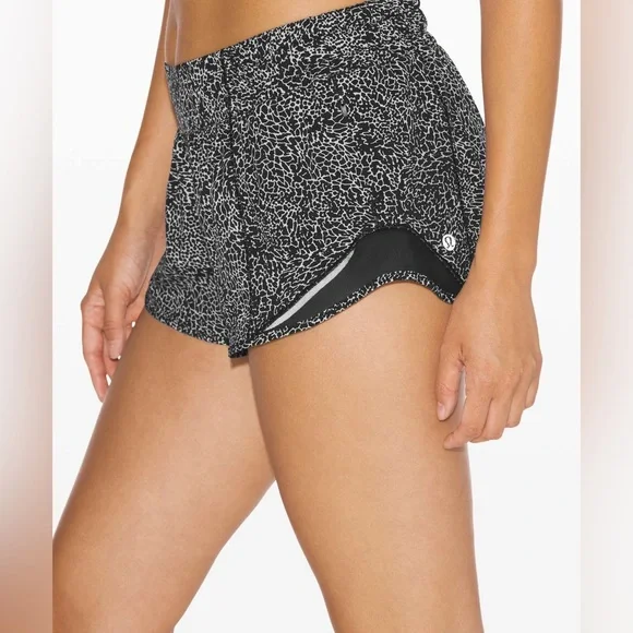Lululemon Hotty Hot Short II 2.5" in Polar Shift Inverse Alpine White Black 10 - Picture 1 of 14